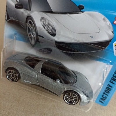 Hot Wheels Gordon Murray Automotive T.33 Factory Fresh 2025 Short Card
