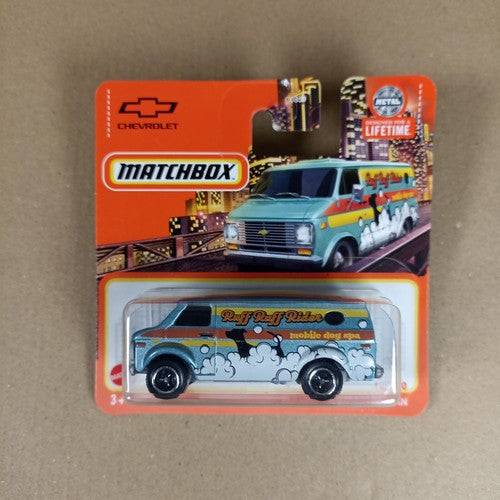 Matchbox 2024 Chevy Van Grün Short Card