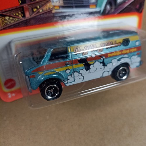 Matchbox 2024 Chevy Van Grün Short Card