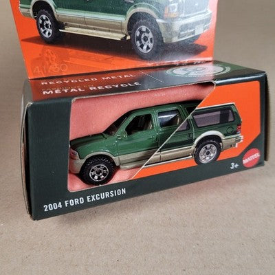 2026 Matchbox Moving Parts 2004 Ford Excursion Green #41 Card Damage