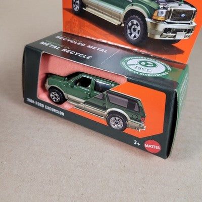 2026 Matchbox Moving Parts 2004 Ford Excursion Green #41 Card Damage