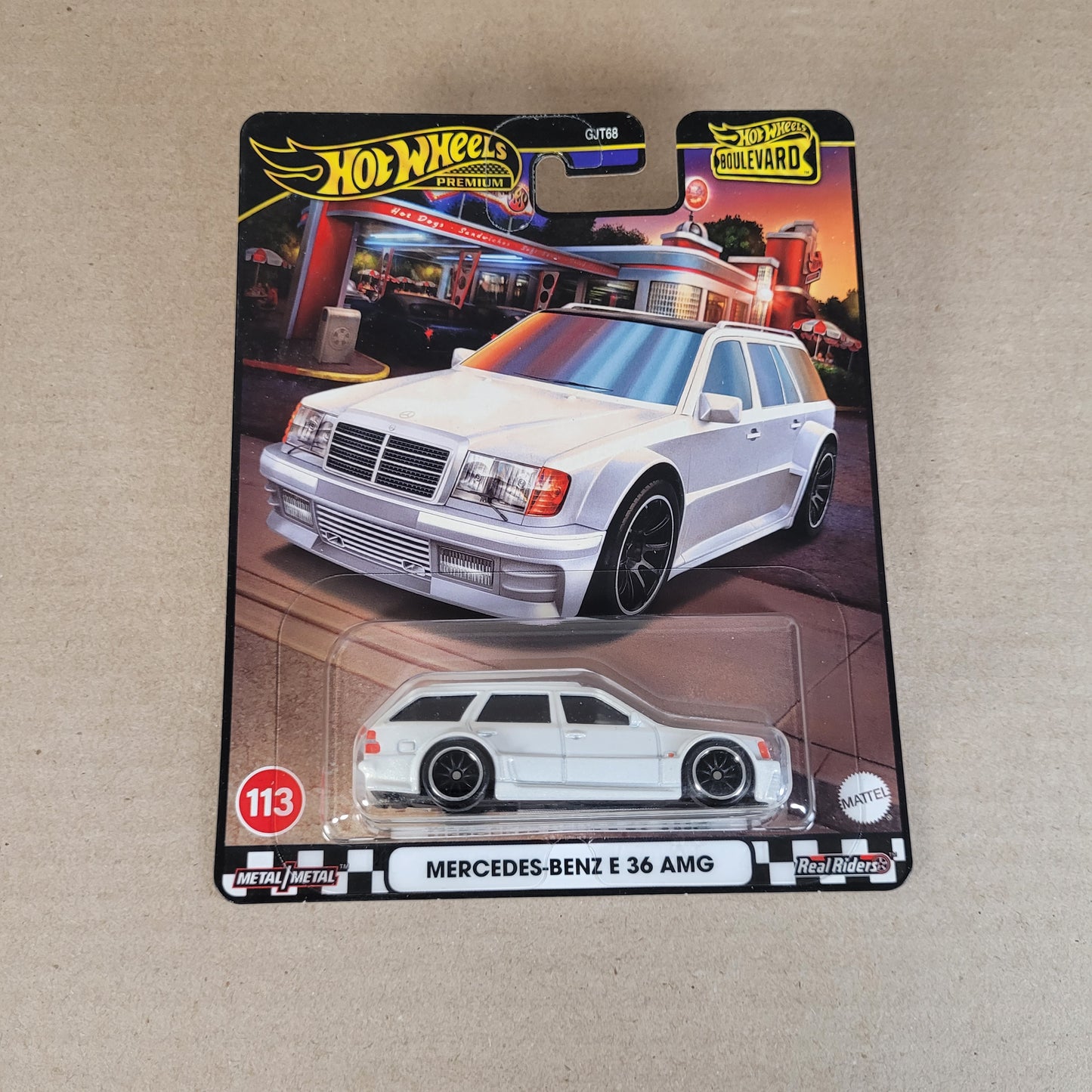 Hot Wheels Premium Boulevard – Mercedes-Benz E 36 AMG (White) #113