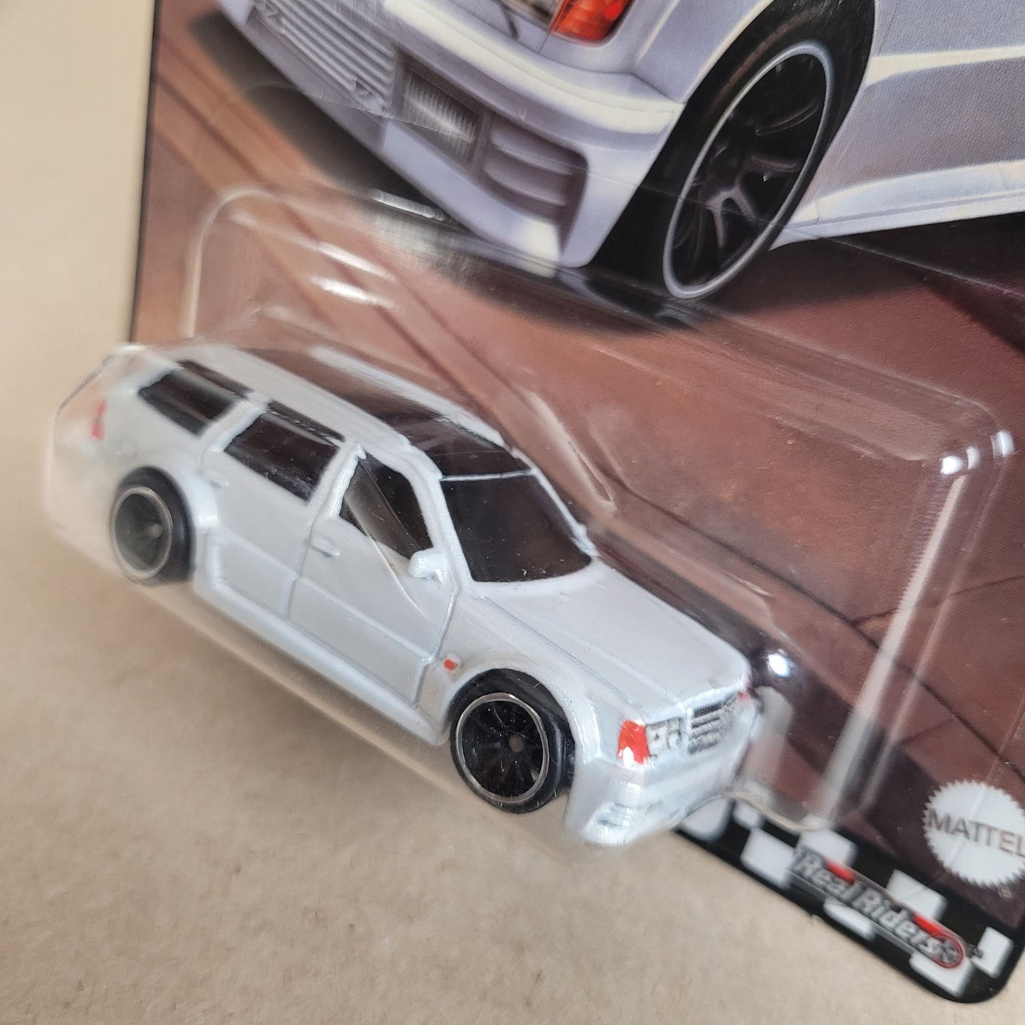 Hot Wheels Premium Boulevard – Mercedes-Benz E 36 AMG (White) #113