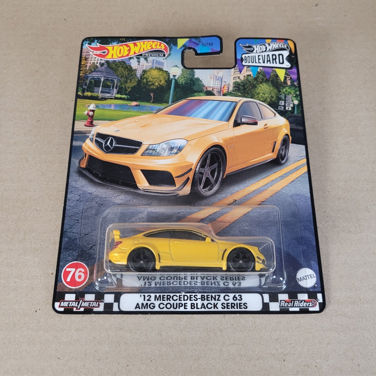 HOT WHEELS PREMIUM BOULEVARD '12 MERCEDES-BENZ C 63 AMG COUPE HKF23 Yellow