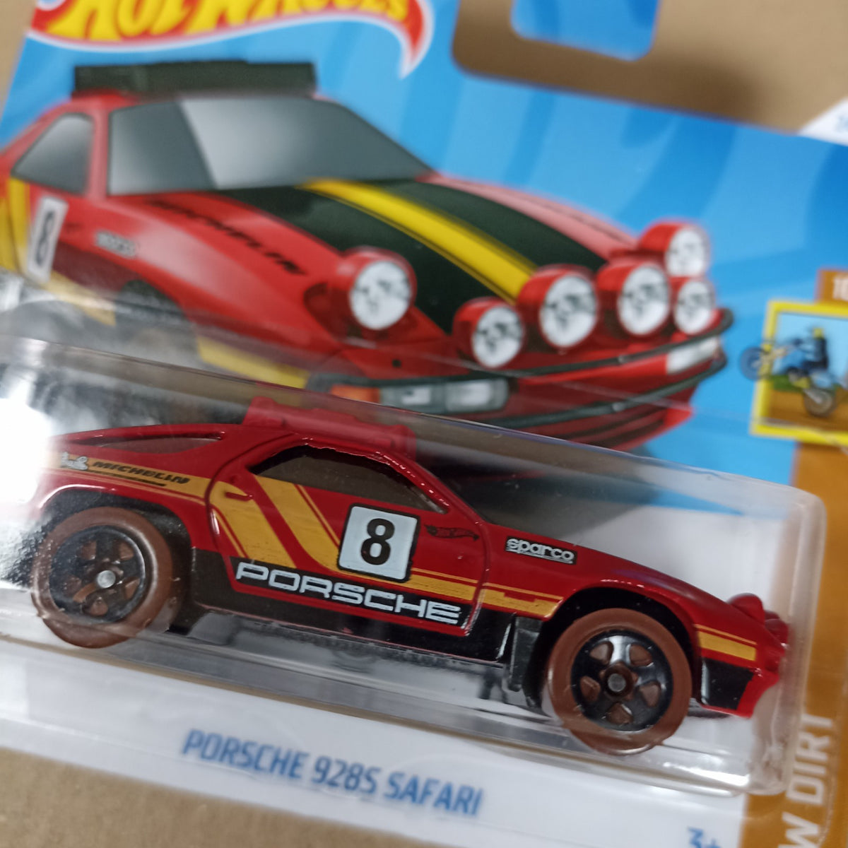 Hot Wheels 2024 Porsche 928S Safari Red Treasure Hunt Short Card *Minor Issue